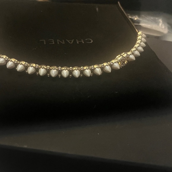 Authentic Chanel pearl headband - Picture 6 of 12